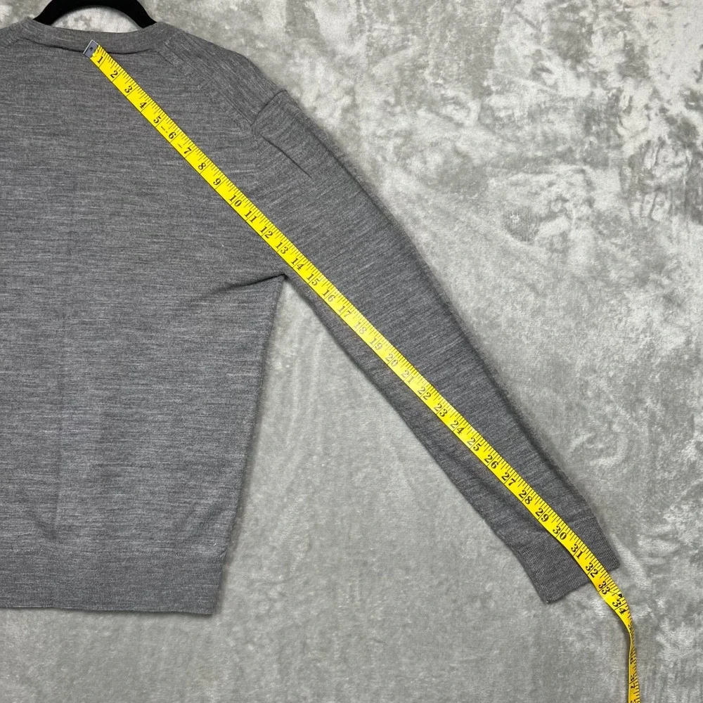 Banana Republic Merino Wool Crew Neck Sweater‎ Men's Size M Gray Preppy  Grandpa